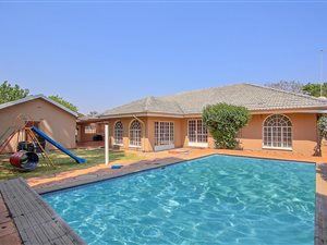 4 Bed House in Parkrand
