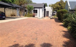 283 m² Office Space in Parktown North