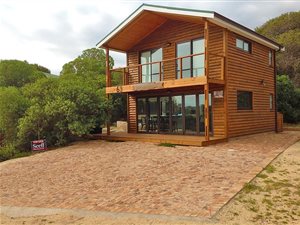 3 Bed House in Meerenbosch