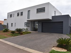 4 Bed House in Midstream Hill