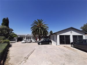 350 m² Commercial space in Weltevreden Park