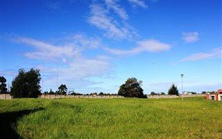 742 m² Land available in Die Bult