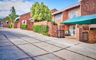 3 Bedroom Apartment in Halfway House