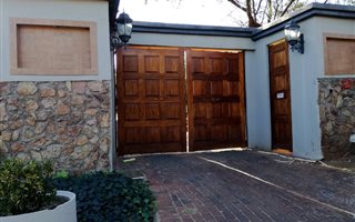5 Bedroom House in Constantia Kloof