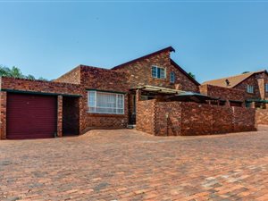 2 Bed Townhouse in Weltevreden Park