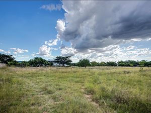 8500 m² Land available in Waterfall Equestrian Estate