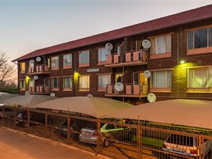 2 Bed Flat in Witpoortjie