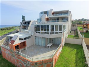 3 Bed Apartment in Uvongo