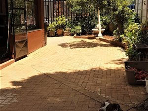 2 Bed House in Roodepoort North