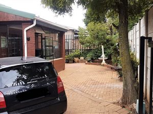 2 Bedroom House in Roodepoort North