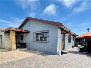 5 Bed House in Zeekoevlei