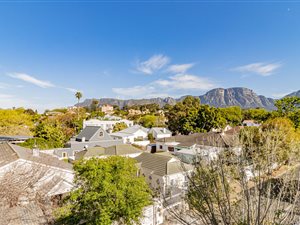 2 Bed Apartment in Wynberg