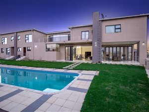 8 Bed House in Mooikloof Glen