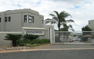 2 Bedroom Simplex in Lynnwood Ridge