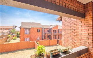 2 Bedroom Townhouse in Mooikloof Ridge