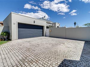 3 Bed House in Graanendal
