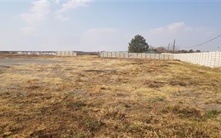 1.5 ha Land available in Bartlett