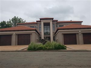 4 Bedroom House in Hartbeespoort Dam