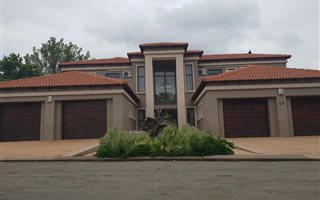 4 Bedroom House in Hartbeespoort Dam