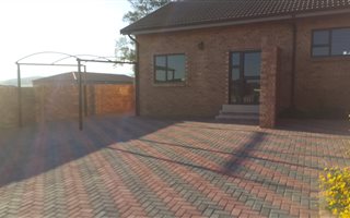2 Bedroom Apartment in Aviary Hill