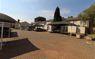 3 Bedroom Duplex in Bedford Gardens