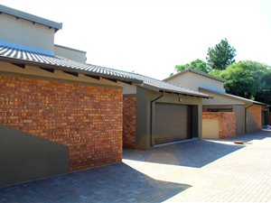 3 Bed Flat in Brackenhurst
