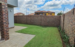 3 Bedroom Townhouse in Doornpoort and surrounds