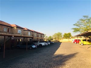 2 Bed Townhouse in Heuwelsig Estate