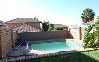 3 Bedroom Cluster in Meyersdal