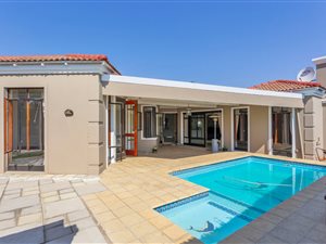 5 Bed House in Dainfern