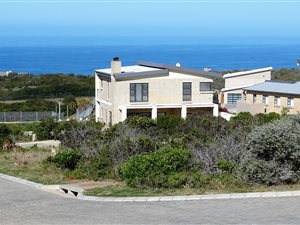 327 m² Land available in Dana Bay