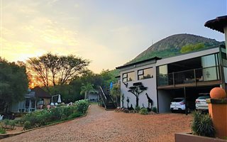 1500 m² Commercial space in Kameeldrift West