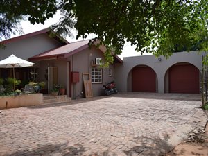 4 Bed House in Olifantshoek
