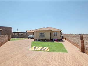 3 Bed House in Protea Glen