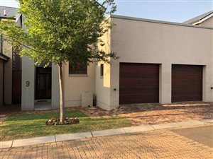 3 Bed Duplex in Heritage Hill