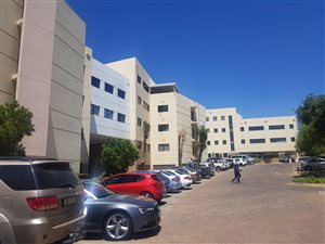 966 m² Commercial space in Midridge Park