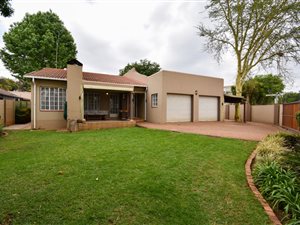 3 Bed House in Rooihuiskraal North