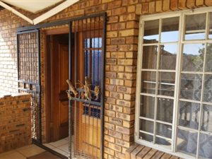 2 Bed House in Sonheuwel