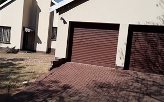 4 Bedroom House in Lombardy East