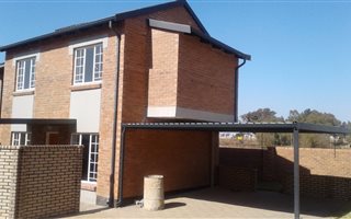 2 Bedroom Townhouse in Raslouw