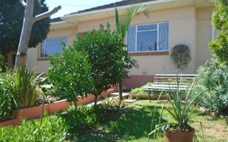 3 Bedroom House in Van Riebeeck Heights