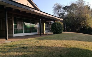 1 Bedroom Garden Cottage in Emmarentia