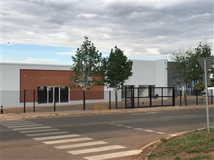 1250 m² Commercial space in Die Hoewes