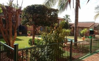 2 Bedroom Townhouse in Bezuidenhout Valley