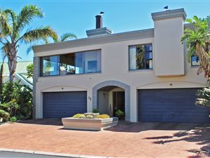 5 Bed House in Greenways Golf Estate