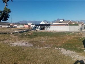 240 m² Land available in New Macassar Village