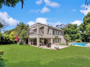5 Bed House in Melrose Estate