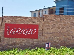 2 Bedroom Apartment in Rooihuiskraal North