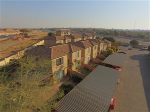 2 Bed Duplex in Heuwelsig Estate