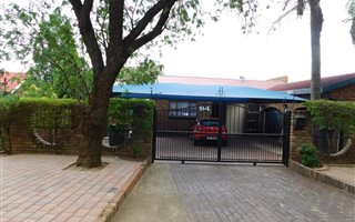 6 Bedroom House in Newlands